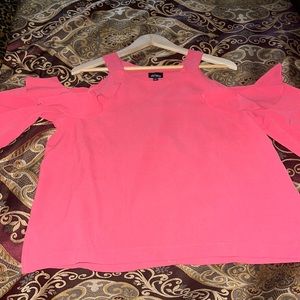 Beautiful coral cold shoulder floating feminine top in size large with ruffles